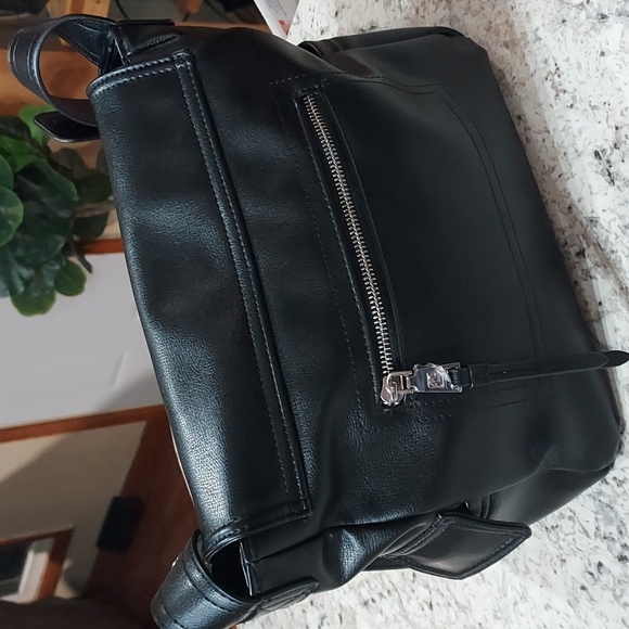 True Religion Classic Messanger Bag - Picture 4 of 11